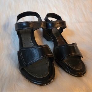 Rockport Classic Comfort Kitten Heel Genuine Leather Sandals (NWOT)